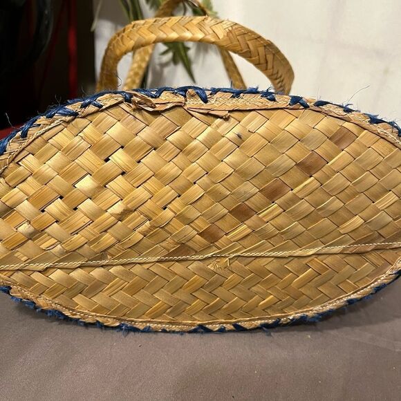Beautifully Woven Handmade Bahamas Straw Bag - Picture 10 of 15